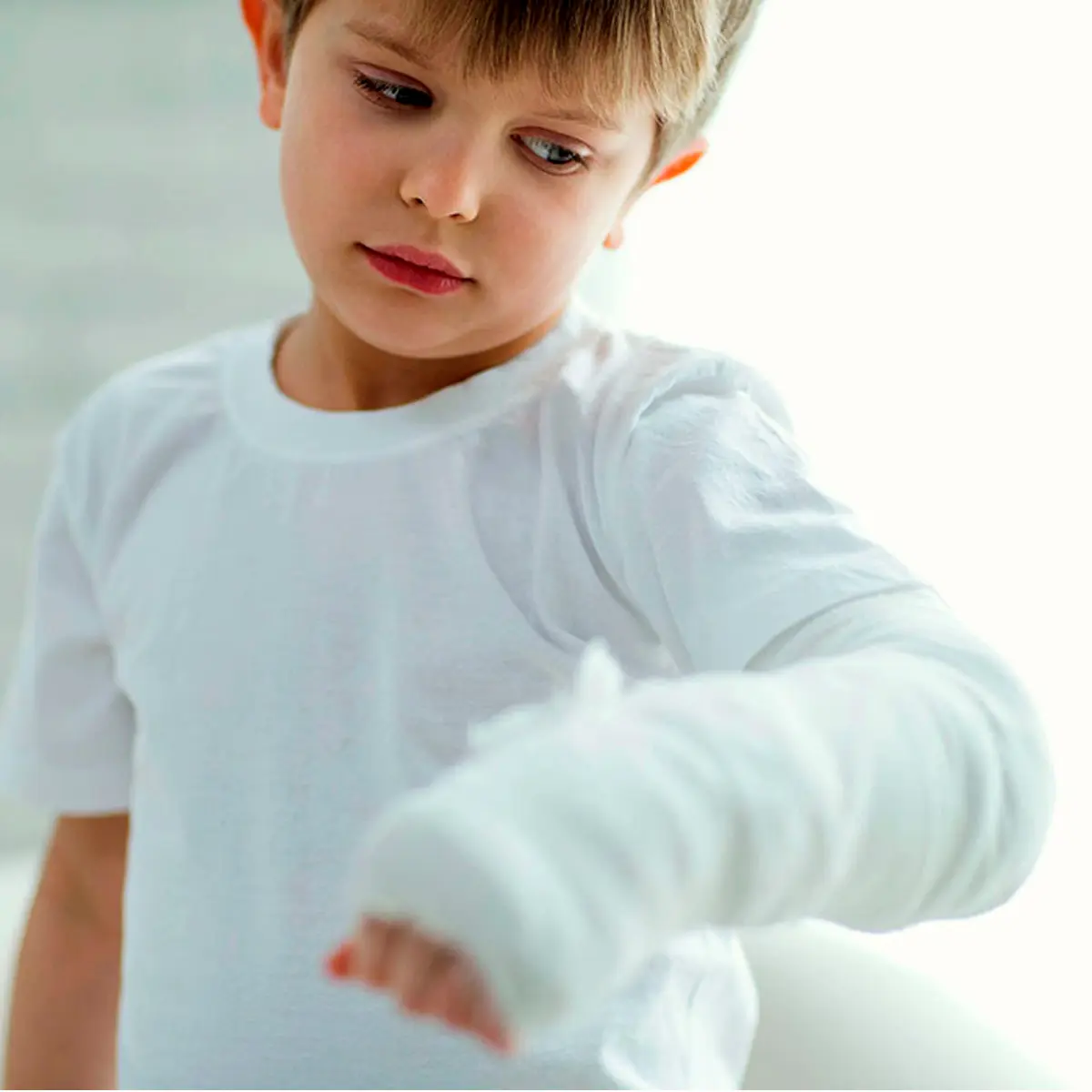 Treatment of Children's Fractures and Contusions Due to Falls | علاج كسور الأطفال والرضوض نتيجة حالات السقوط